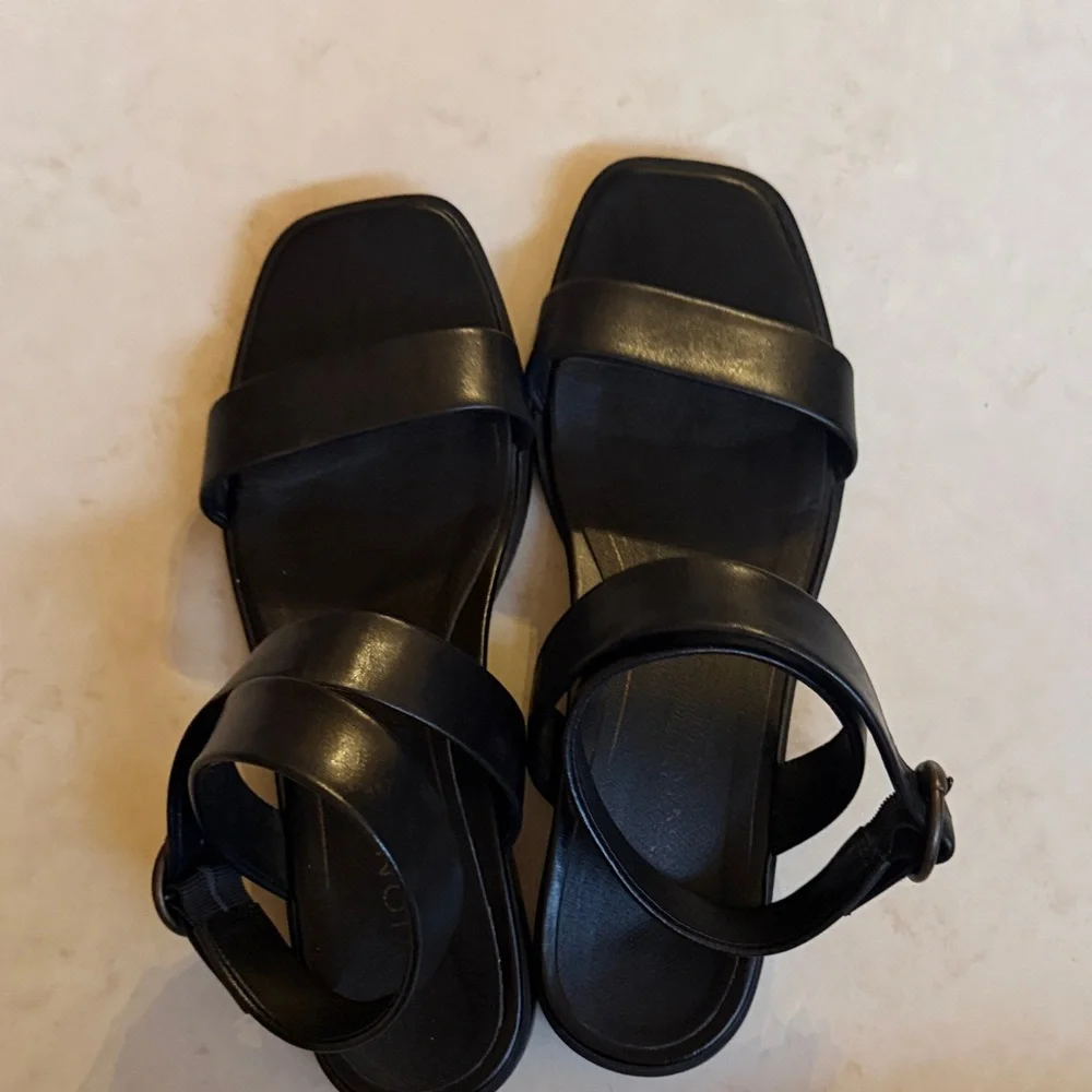 Vionic Black Strappy Sandals - Picture 2 of 8